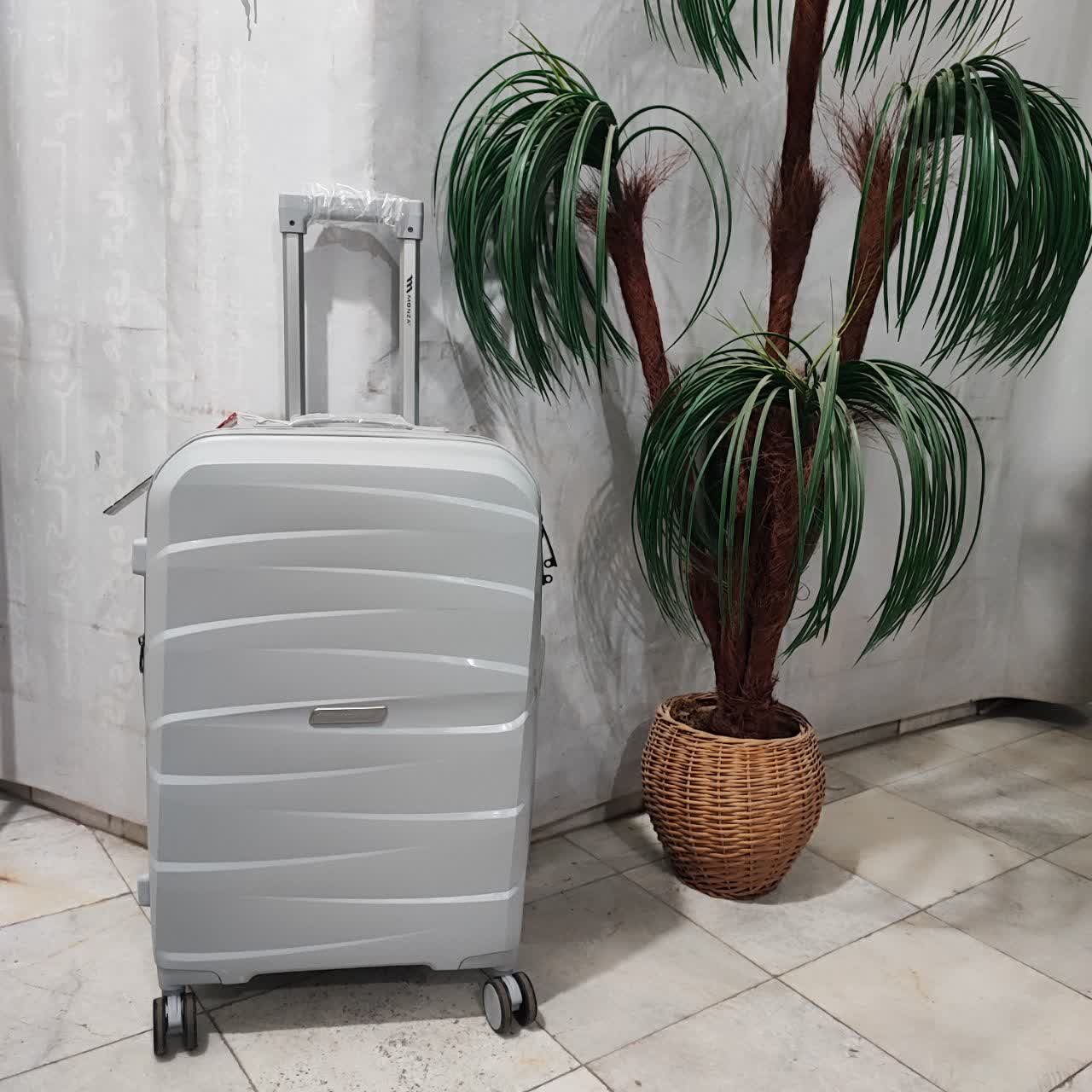 چمدان مونزا سایز متوسط کد023
